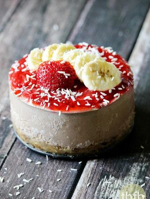 raw vegan banana strawberry cheesecake